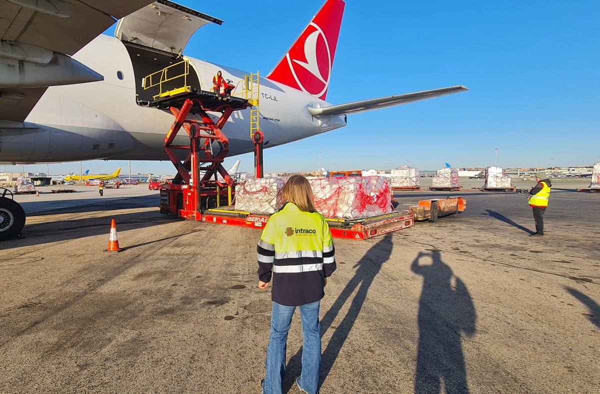 Carga de mercancías para transporte aéreo con Intraco